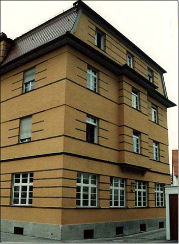 Wohn- und Gesch�ftshaus in der Wolframstra�e.