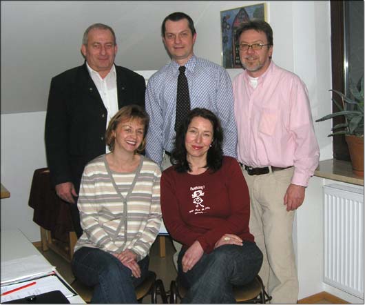 Vorstand des Freundeskreises EJV Aichach-Friedberg (hinten von links): Josef Schwegler, Georg Koustianes, Michael Hahn. (Vorne von links) Dagmar Pick und Andrea Kugler. &copy; KJF